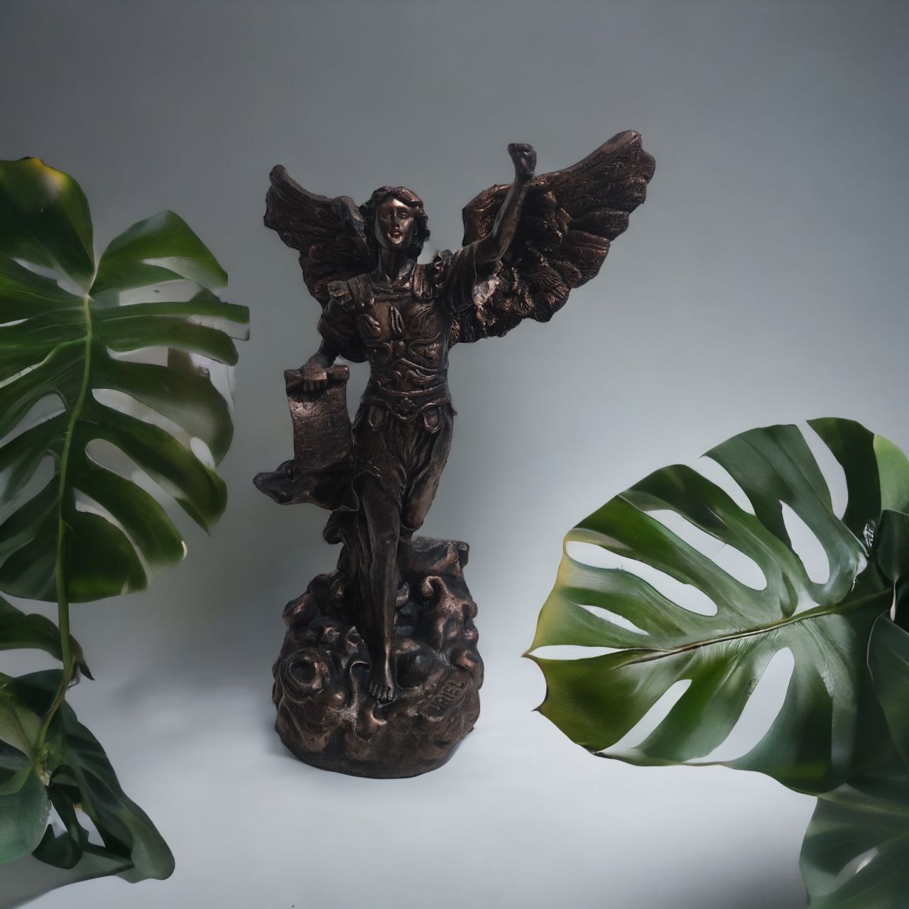 Figura del Arcángel Uriel