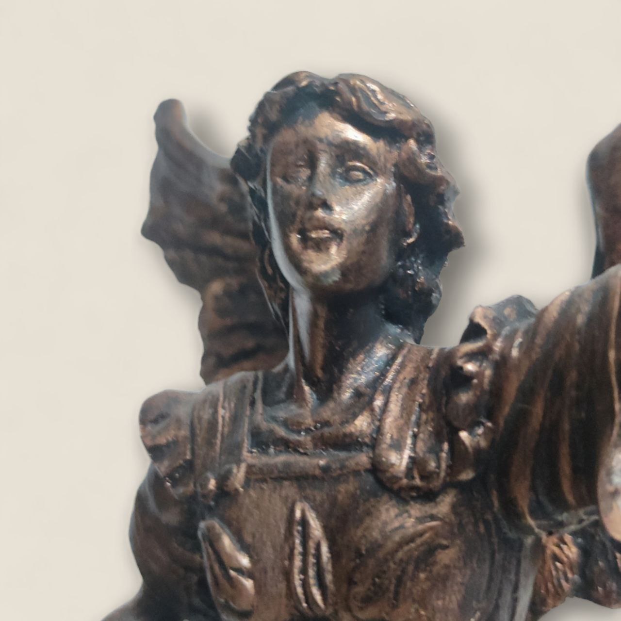 Figura del Arcángel Uriel